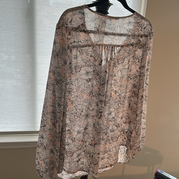 Violet & Claire pink, floral, long sleeve blouse- size 1X - Picture 6 of 9